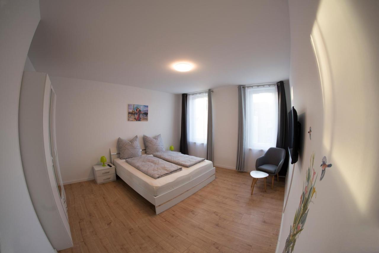 Schoene Ferienwohnung 78M2, 3 Schlafzimmer, 2 Baeder, Zentrumnah, 1Og Erfurt Eksteriør billede