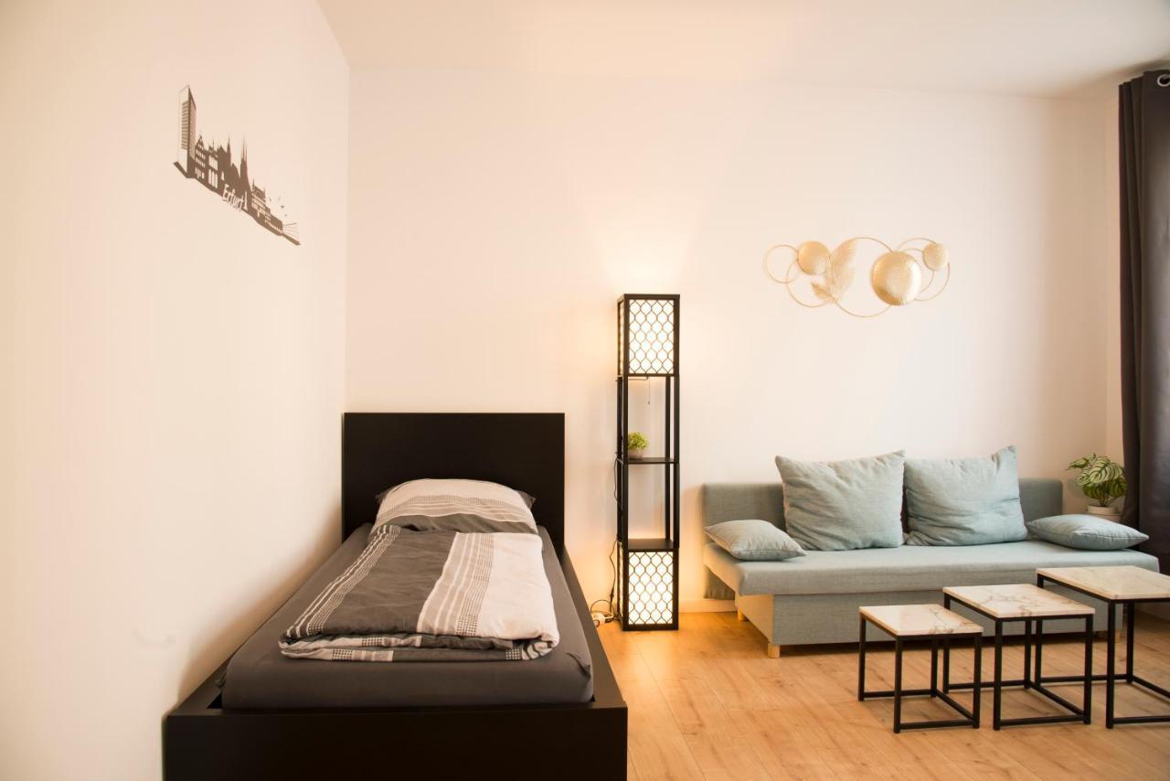 Schoene Ferienwohnung 78M2, 3 Schlafzimmer, 2 Baeder, Zentrumnah, 1Og Erfurt Eksteriør billede