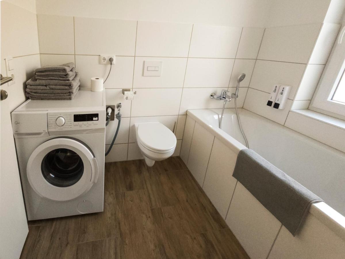 Schoene Ferienwohnung 78M2, 3 Schlafzimmer, 2 Baeder, Zentrumnah, 1Og Erfurt Eksteriør billede