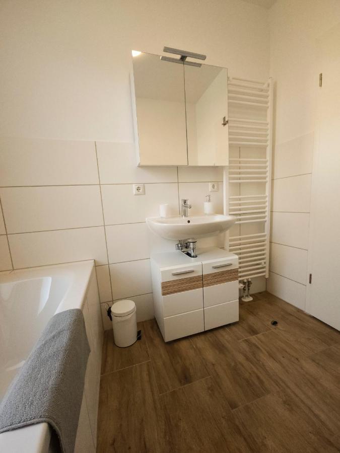 Schoene Ferienwohnung 78M2, 3 Schlafzimmer, 2 Baeder, Zentrumnah, 1Og Erfurt Eksteriør billede